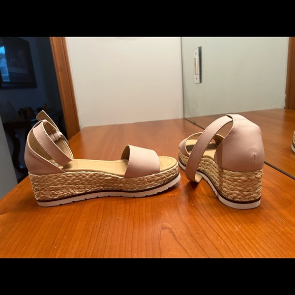 Dolce Vita Size 9 Platform Espadrilles Sandal - Picture 4 of 5